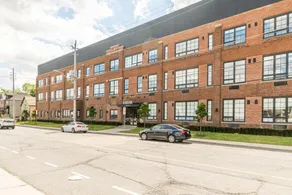 Spacious 2Br Dundurn Loft Rooftop Terrace Parking Gym - Image 5