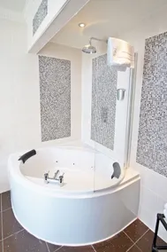 Grand St Leger Hotel - Image 4