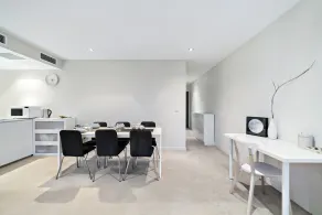 MIRANDA, 1BDR Docklands Apartment - Image 3