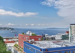 Belltown Court Home Port Suite - One Bedroom Apartment with Balcony - Image 3