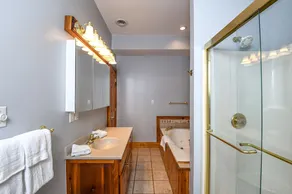 American Dream- 5 bedroom dog-friendly with hot tub, pool table and more! - Image 2