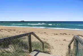 Waves at Sapphire - Image 5