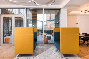 Stunning 2BR Manchester Apartment - Image 2