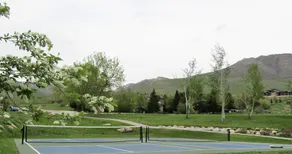 Luxury Townhouse in Mountains - Image 5