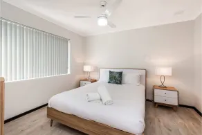 Contemporary 1BR Apartment - Near the City - Image 2