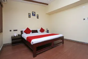 OYO 2207 Hotel Transit - Image 3