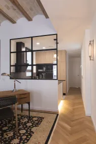 Chic and Central, in a lively but quiet area. All walking distance. - Image 2