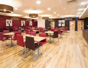Travelodge Manchester Piccadilly - Image 3