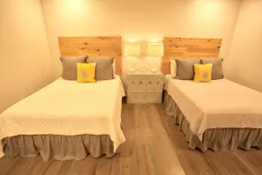 Luxury Hotel Suites @ 493 King - Image 3