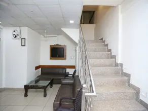 Hotel Grand Plaza By OYO Rooms - Image 5
