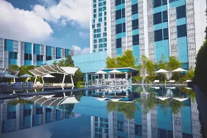 Crimson Hotel Filinvest City Manila - Image 5