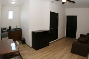 Centriplaza Hotel Suite & Spa - Image 5