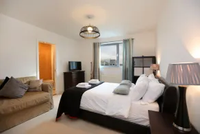 Spacious Waterfront Penthouse - Image 2