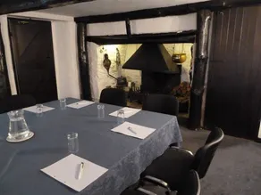 Apple Tree Hotel - Image 5