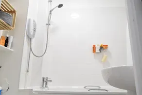 Stylish 1 Bedroom Flat in West Kensington - Image 3