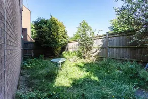 Homely 2 Bedroom House in Kennington With Garden - Image 3
