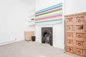 Elegant Victorian 3 Bed Home near Hammersmith - Image 3