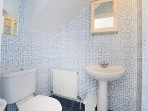 Spacious Studio in Harrow 46c - Image 3