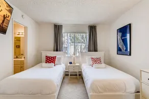 Escape At The Beach - Near Ritz Carlton - Private Entrance - 2BR - Fast WIFI - Free Parking! (MB2) - Image 3