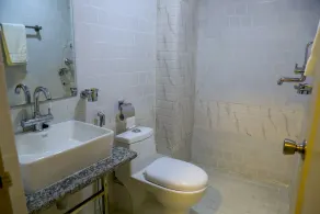 Hotel Himalayan Oasis - Image 4