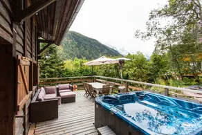 Chalet Falcon - Spacious Argentiere Chalet with Hot Tub - Image 2