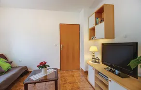 Awesome Home in Cres With Wifi and 1 Bedrooms - Image 2