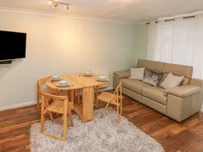 Greenacre Apartment - Image 2