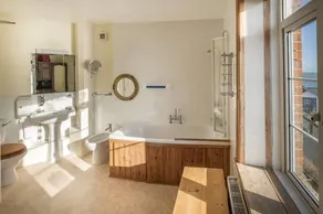 Harbour View Hotel - Image 2