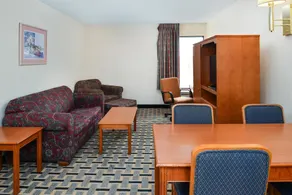 Americas Best Value Inn Moline - Image 4