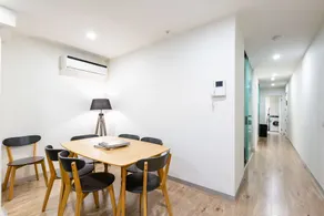 Raphael, 2BDR Carlton Apartment - Image 5