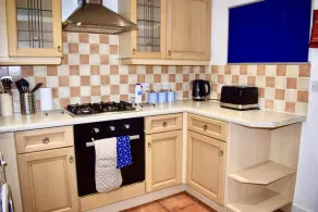 Immaculate 3-bedroom House in Milton Keynes - Image 2
