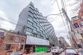 Luxury 1BR in the Heart of King West - Image 3