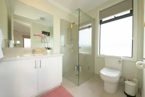 Luxury Waterfront SpaciousHouse Lakeview - Image 2