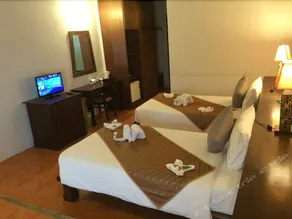 Circle Phuket Resort and Spa - Image 5