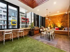 ReadySet Apartments at Glasshouse - Image 5