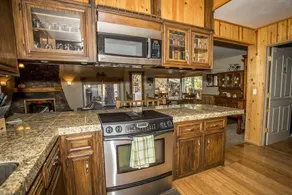 Majestic Pines - Big Bear Cabin near Snow Summit with Fenced Yard - Image 4