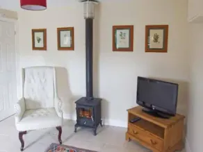 Hollins Wood Bothy - Image 3