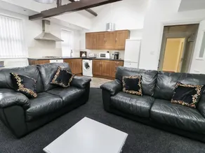 Sunshine Apartment - Image 5