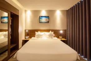 Merlot Hotel - Image 2