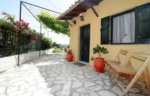 Traditional Cottage on the hillside of Antiperni - Image 4