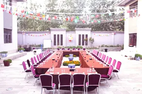 Fragrant Hills Holiday Business Hotel - Image 4