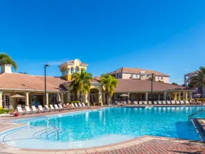 301 - Super Clean & Beautiful. Pools, Gym, Lake - Image 4