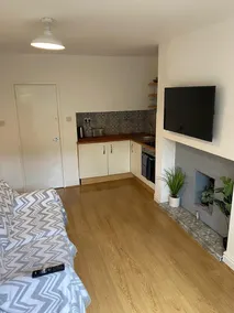 Remarkable Apartment in Oxton With Outside Space - Image 3
