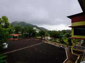 Elegance By Inspire by OYO Rooms - Image 4