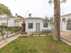 Comfy Holiday Home in L'escala With Garden - Image 4