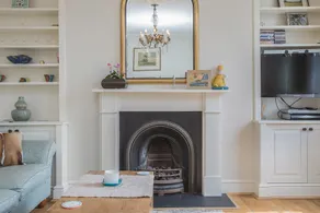Vintage Regents Park Apartment - Image 4