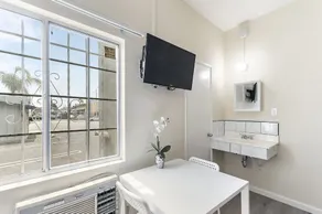 Pride Hotel - Image 3