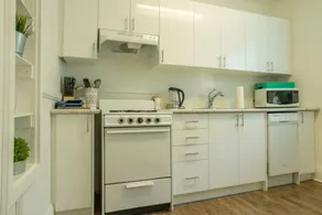 Bright Apartment Near St. Clair W Station - Image 4