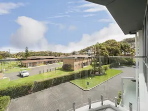 9 Cirrus at Fingal Bay - Image 5