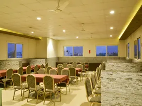 OYO 4448 Hotel Suresh Plaza - Image 5